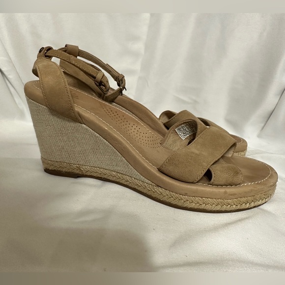 UGG Sandals Women’s Nyssa Low Heel Espadrille Wedges Size 8 - Picture 3 of 7